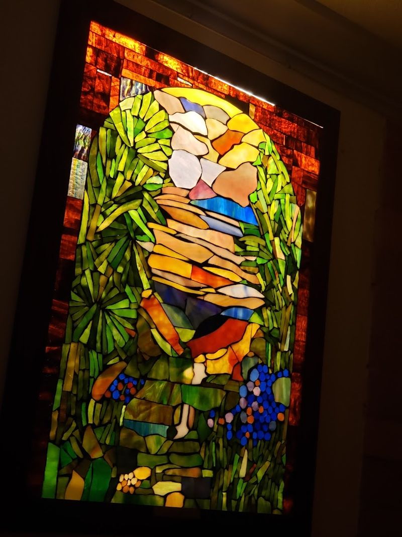 Ambiance, Decor, And Table Comfort