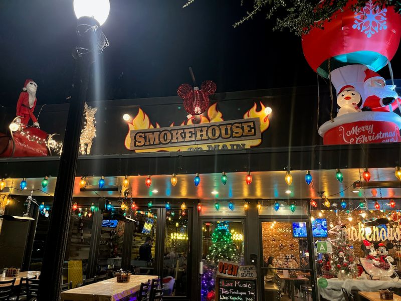 Smokehouse On Main - Newhall