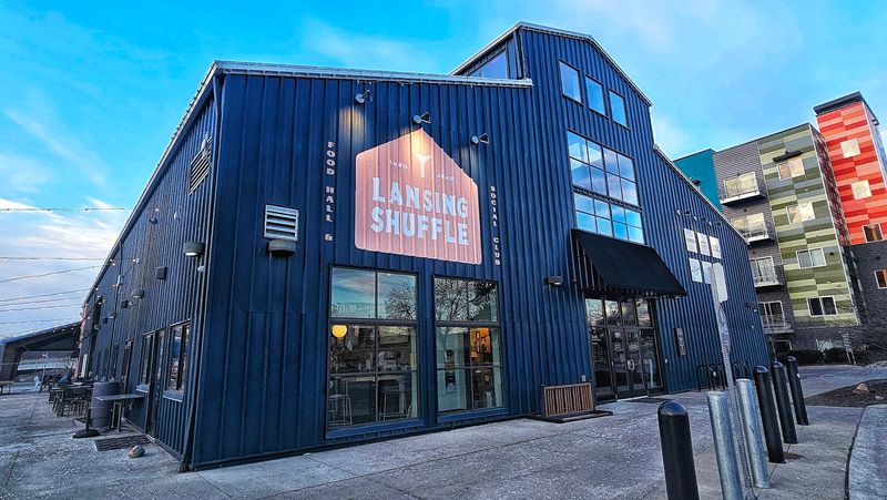 Lansing Shuffle, Lansing