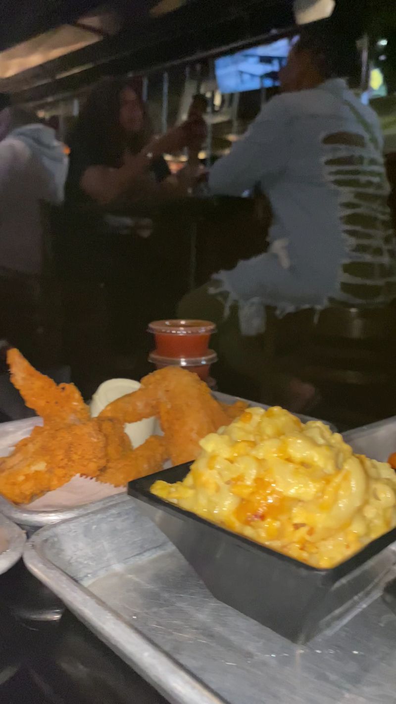 Flood's Bar & Grille – Detroit