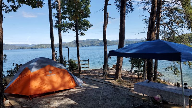 Devils Fork State Park Campground, Salem
