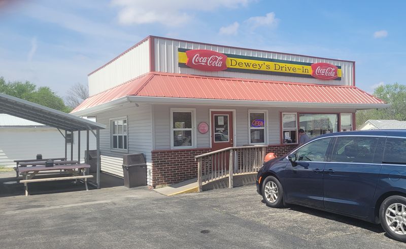 Dewey's Drive-In, Farmer City, IL
