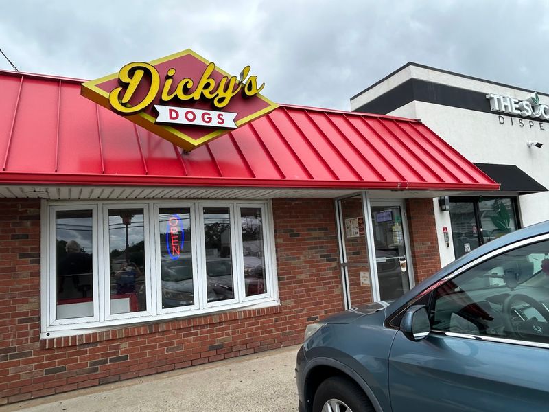 Dicky's Dogs