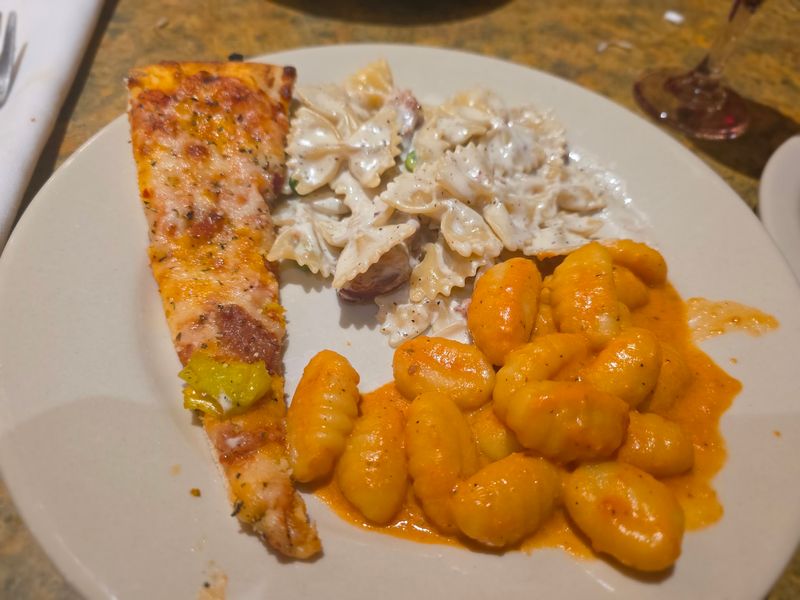 Different Appetites Can Share One Cinzzetti's Table