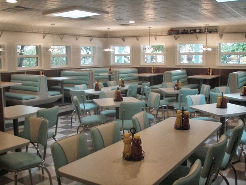 Bearden's, Rocky River