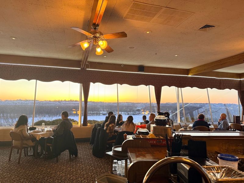 Dinner Above The Mississippi