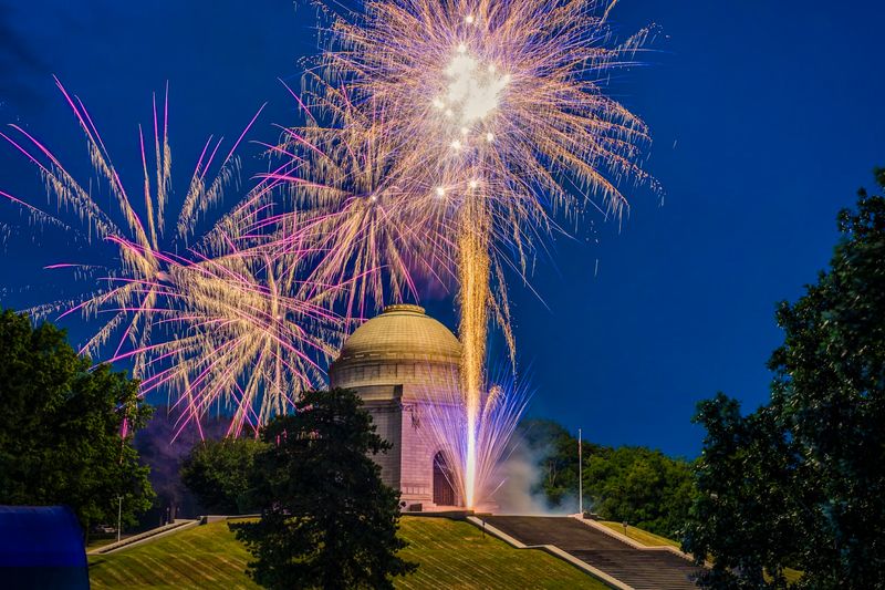 Planetarium Shows That Light Up the Ceiling