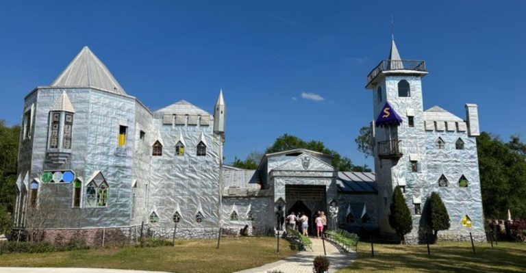 Discover This Whimsical Boat Restaurant Hidden At Solomon’s Castle In Florida