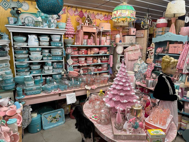 Nostalgic Kitchen & Household Treasures