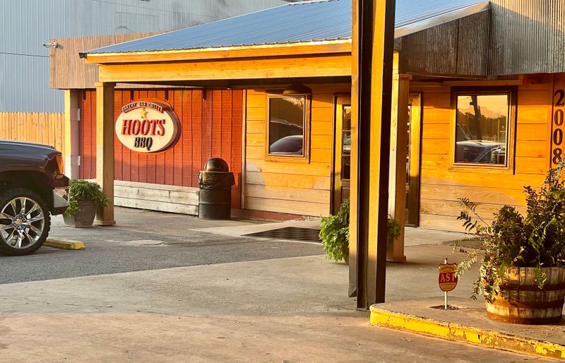 Hoots BBQ, Bakery & Grill