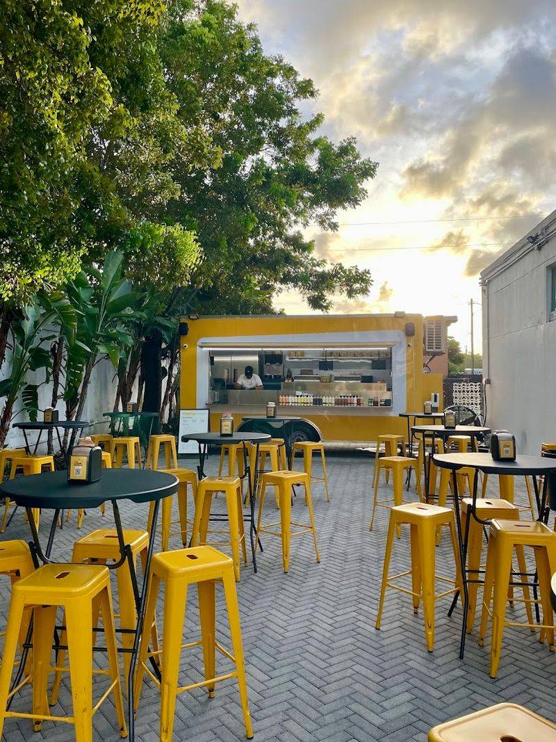 Diyon Hotdogs, Miami