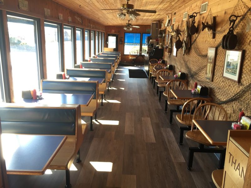 Jolly Roger Seafood House, Port Clinton