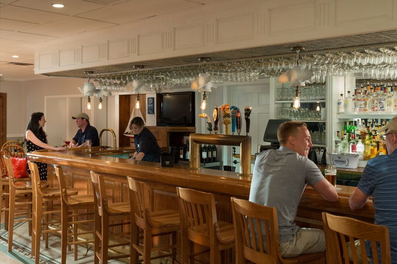 The Dock on Wallenpaupack, Hawley