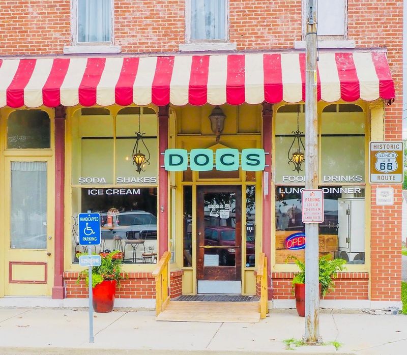 Doc's Just Off 66 (Girard)