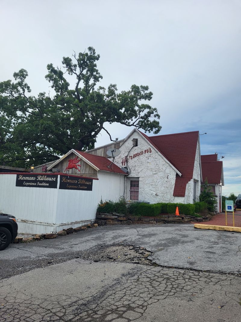 Herman's Ribhouse — Fayetteville