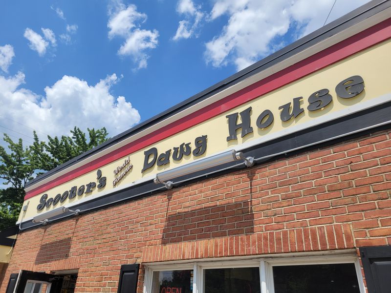Scooter's World Famous Dawg House – Mentor