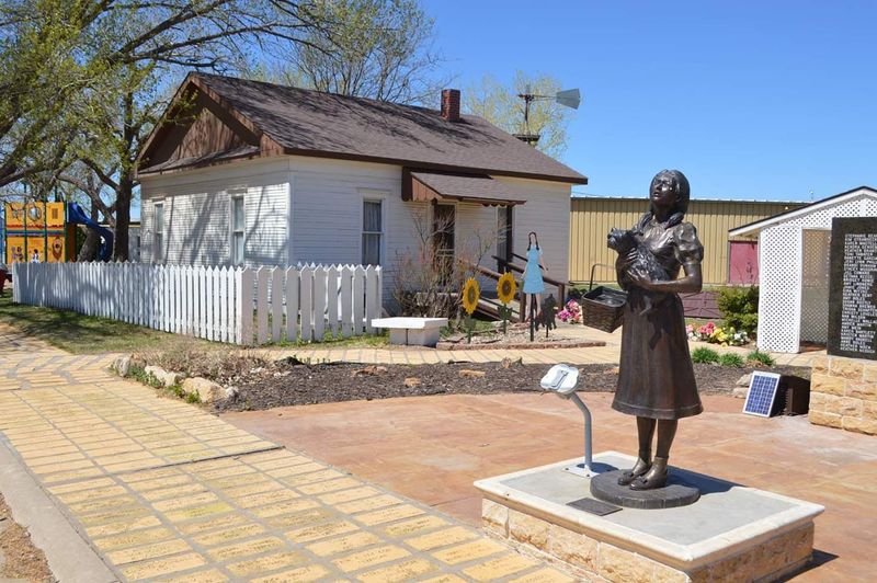 Dorothy's House And The Land Of Oz