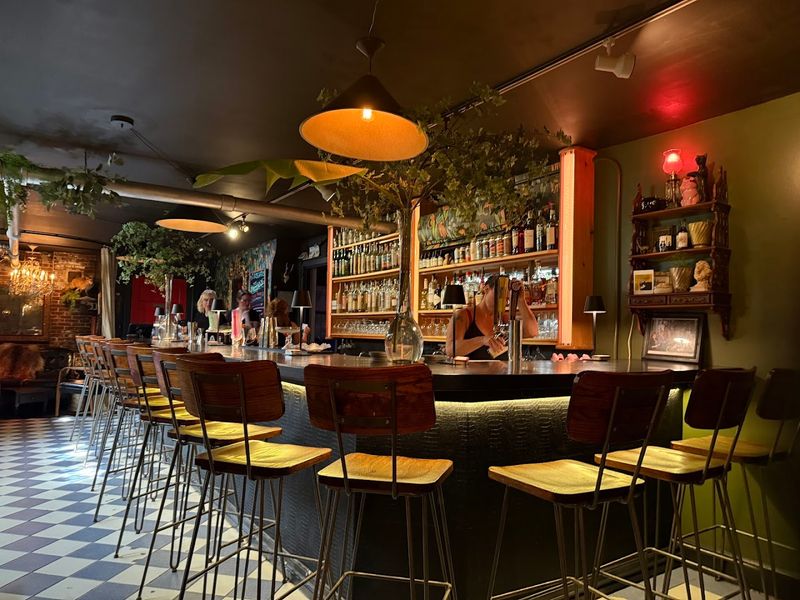Dos Gatos Gastropub