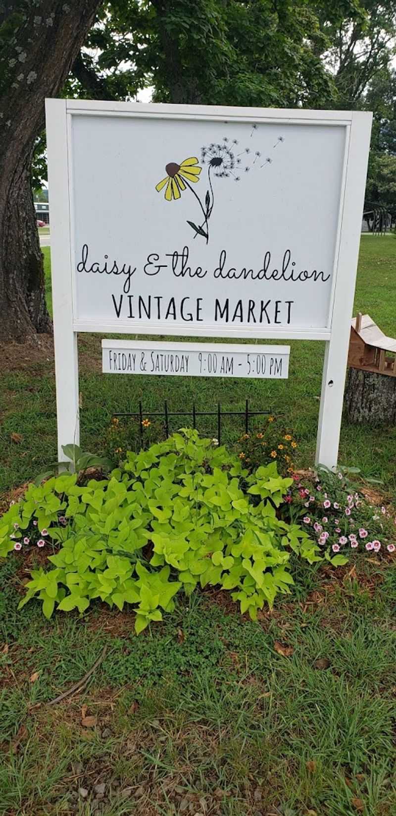 Daisy And The Dandelion Vintage Market, Rose Bud