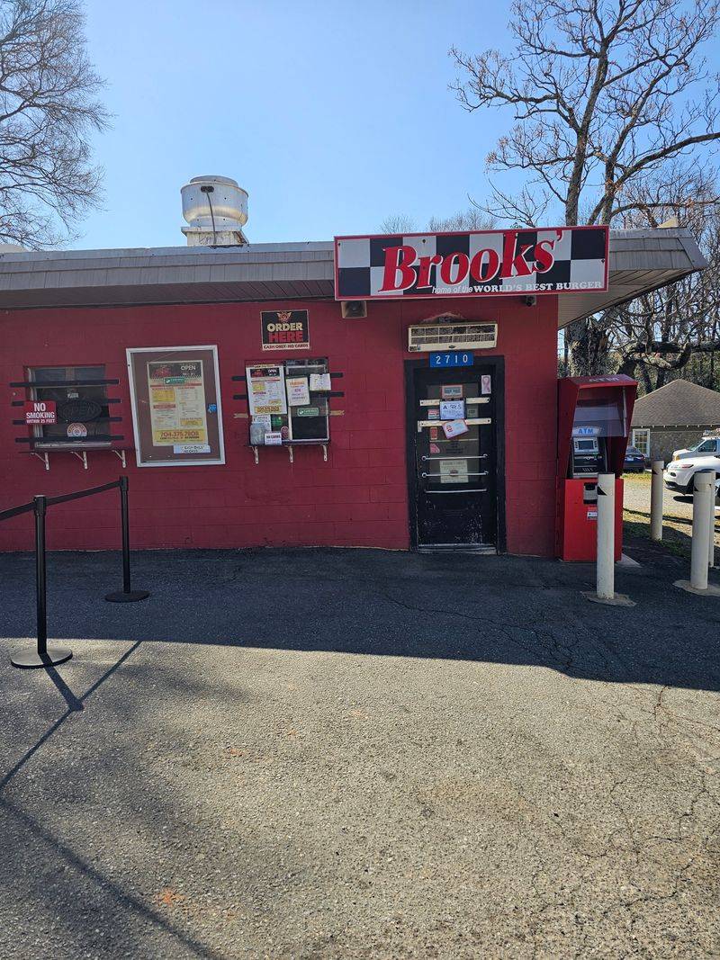 Weekday-Only Hours Keep the Mystery Alive