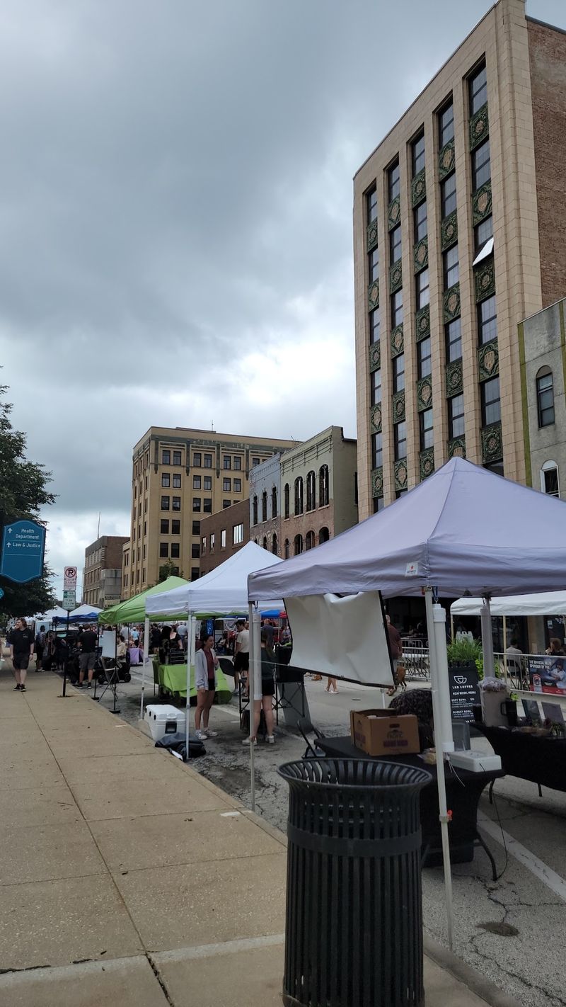 Downtown Bloomington Farmers' Market, Bloomington, IL