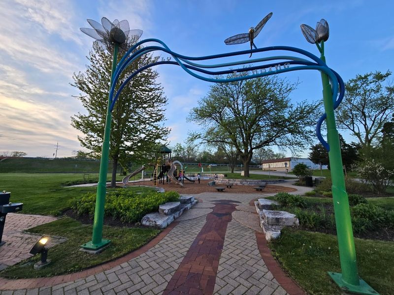 Dragonfly Landing, Lisle