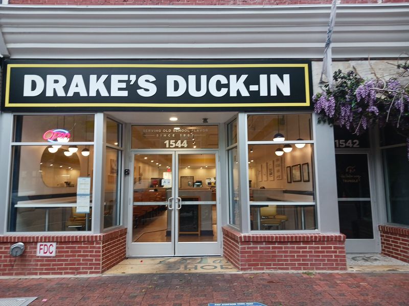 Drake's Duck-In, Columbia