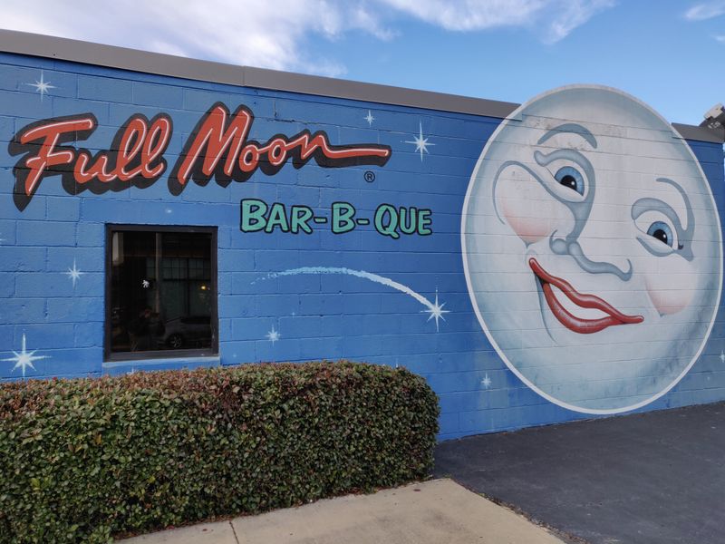 Full Moon Bar-B-Que – Southside Birmingham