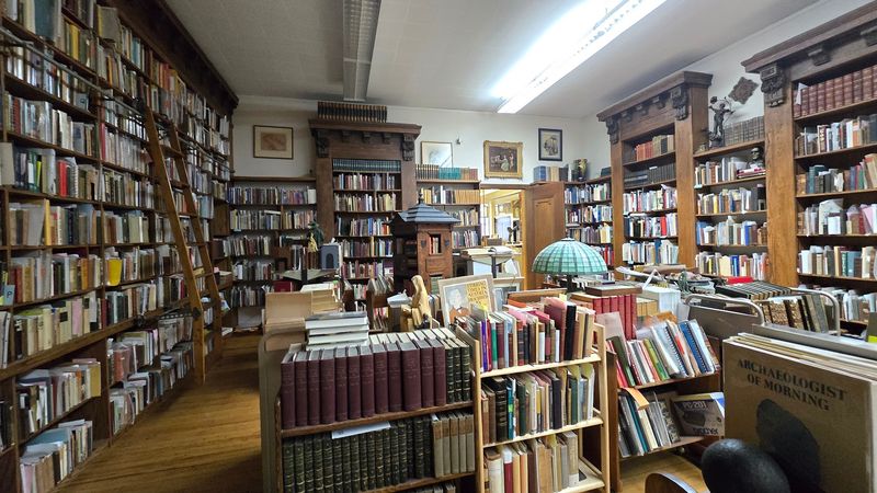 Pay Attention To The Staff In Aprons