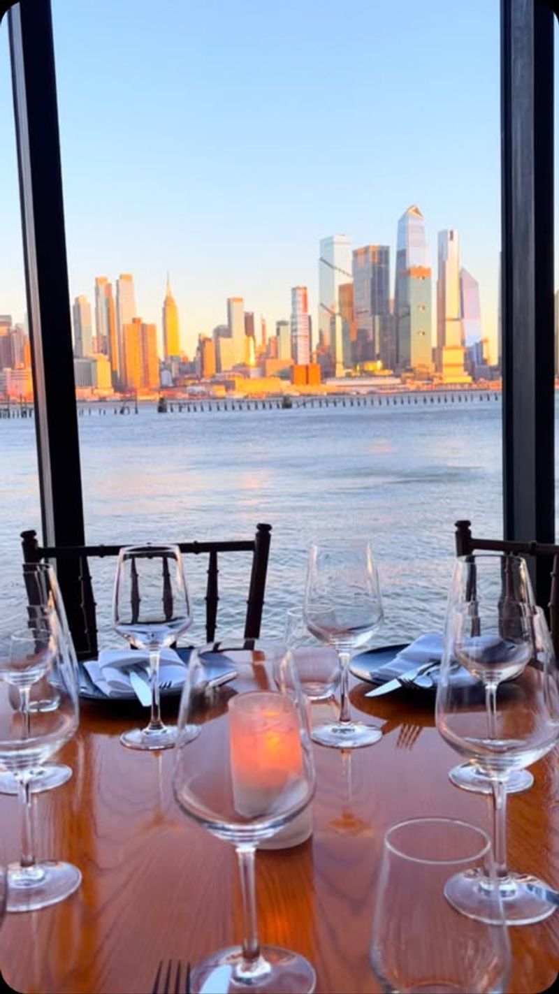 Molos: Greek Elegance With Manhattan Skyline Views