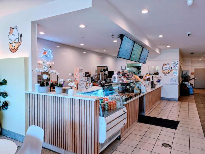 Service, Hours, And Best Times To Visit