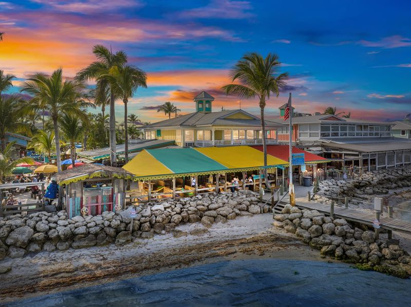 Captain Hiram's Resort (Sebastian)