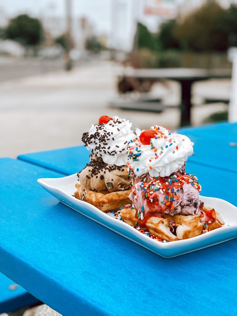Duke's Famous Banana Split