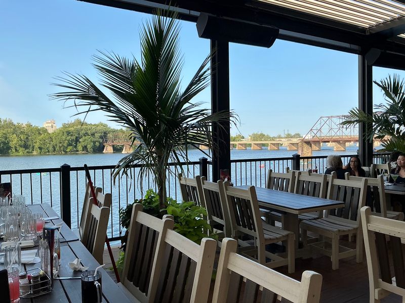 Duke's Riverside Bar & Grille