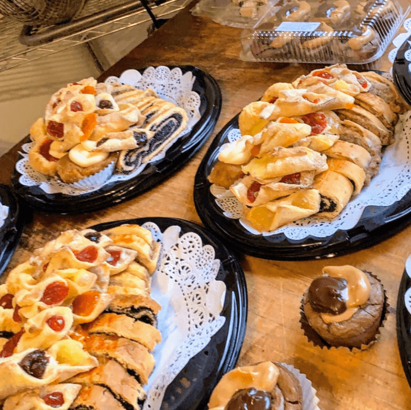 Aida's Bakery: Sweet Treats and Savory Delights