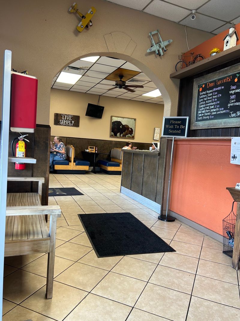 Dundee Diner: Small Town, Supersized Plates Dundee Diner: Small Town, Supersized Plates