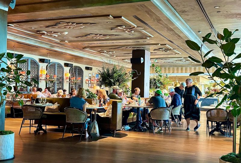 Le Âme Parisian Steakhouse At The Global Ambassador