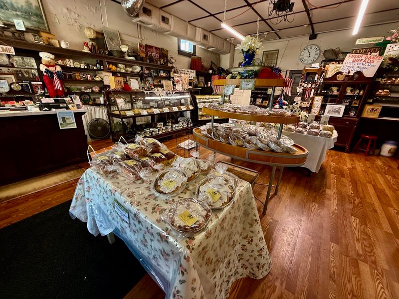 Dutch Maid Bakery & Cafe