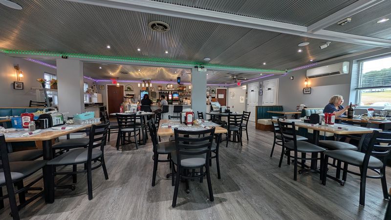 E & E Family Diner Is New And Has Hit The Ground Running E & E Family Diner Is New And Has Hit The Ground Running