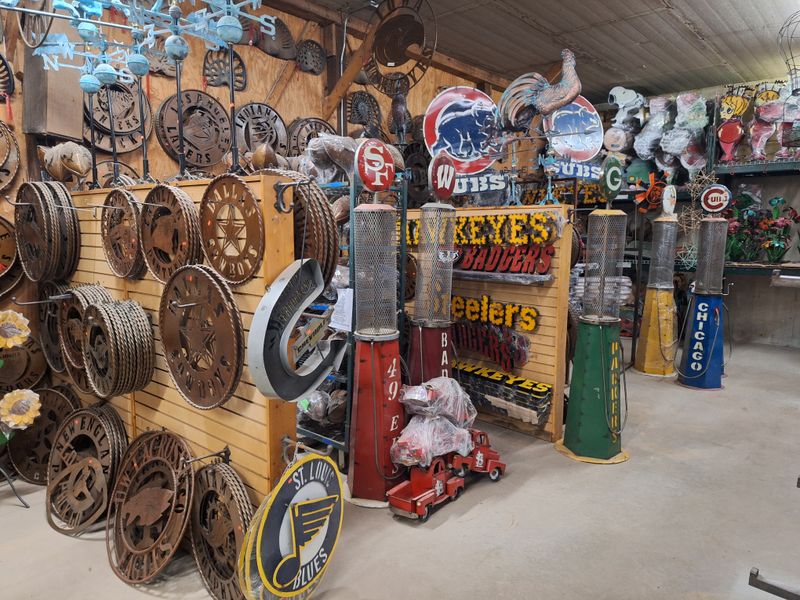 Red's Antiques & Wholesale