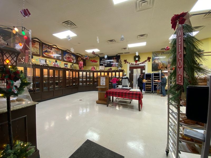 A Lively Bakery That Never Slows Down