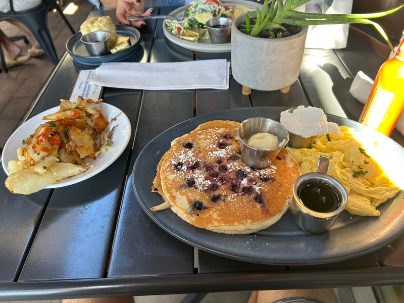 Johnnycakes Bring New England To The Desert
