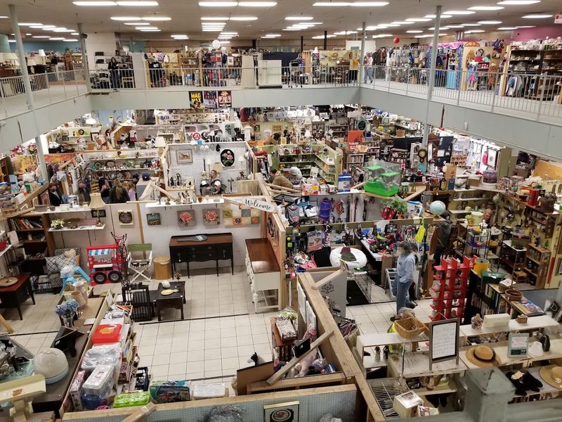 East Lexington Peddlers Mall