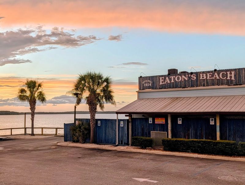 Eaton's Beach Sandbar & Grill, Weirsdale Eaton's Beach Sandbar & Grill, Weirsdale