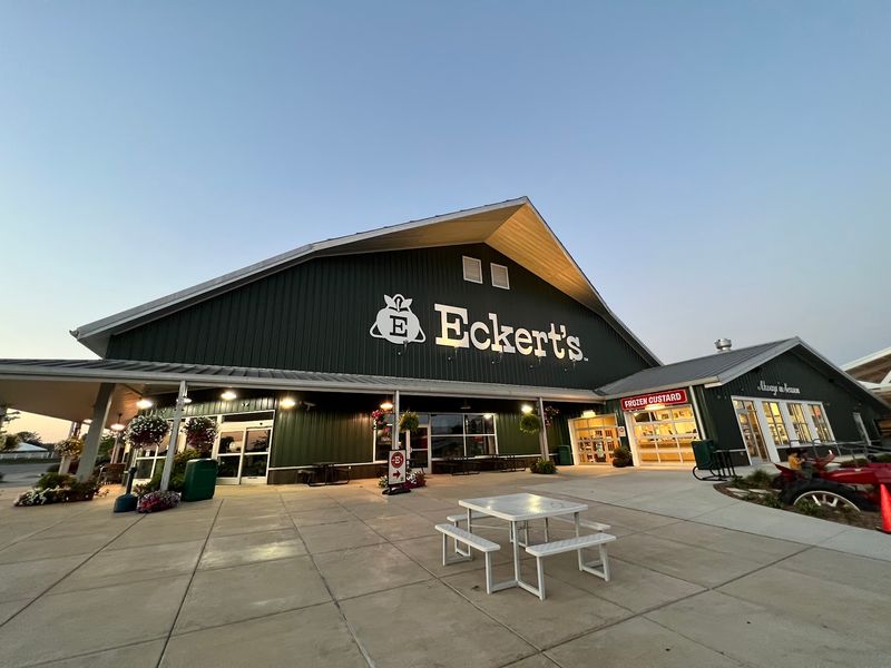 Eckert's Belleville Farm Country Store (Belleville, IL) Eckert's Belleville Farm Country Store (Belleville, IL)