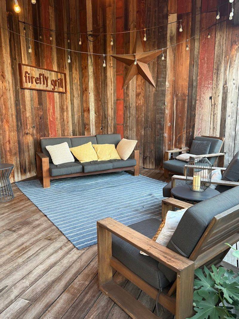 Effingham, Firefly Grill