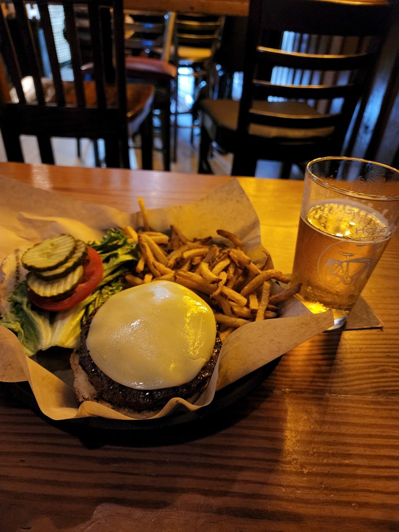 Hole in the Wall Pub – Miami