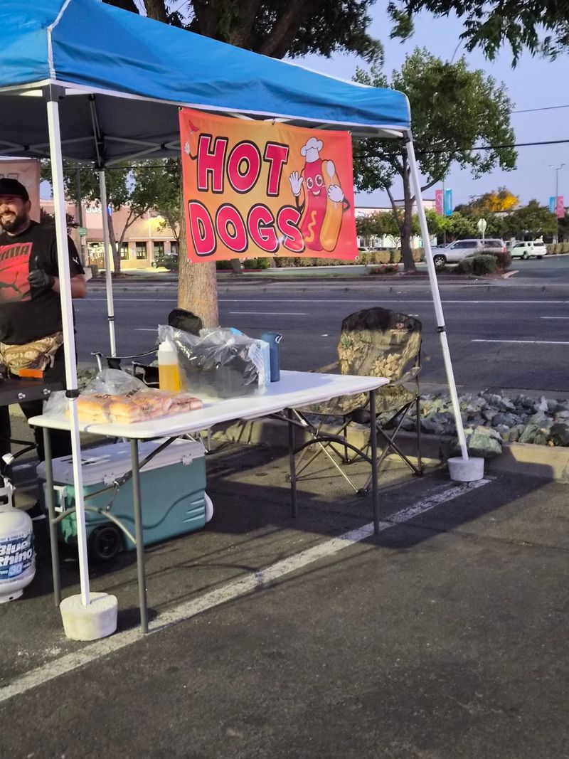 El Chapin Hot Dogs El Chapin Hot Dogs