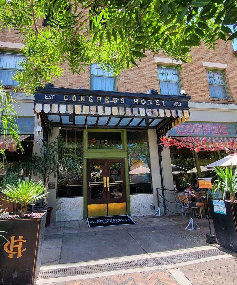 The Cup Café (Hotel Congress)