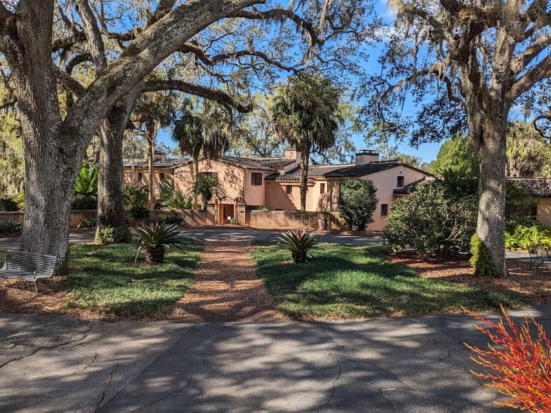 El Retiro: The Mansion Hidden In The Trees